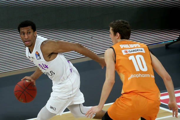 铁血防守 铁血防守